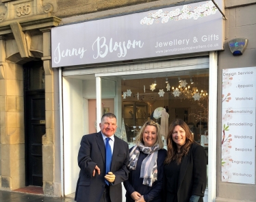 Jeremy Balfour MSP visits Jenny Blossom Jewellers in Bonnyrigg