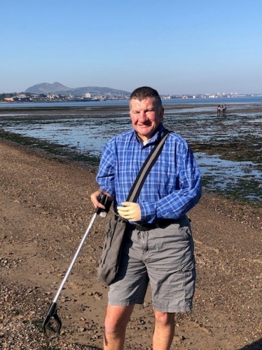 Jeremy Balfour MSP participates in Musselburgh beach clean