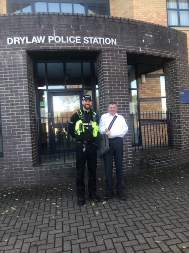 Jeremy Balfour MSP with police officer from Drylaw Police Station